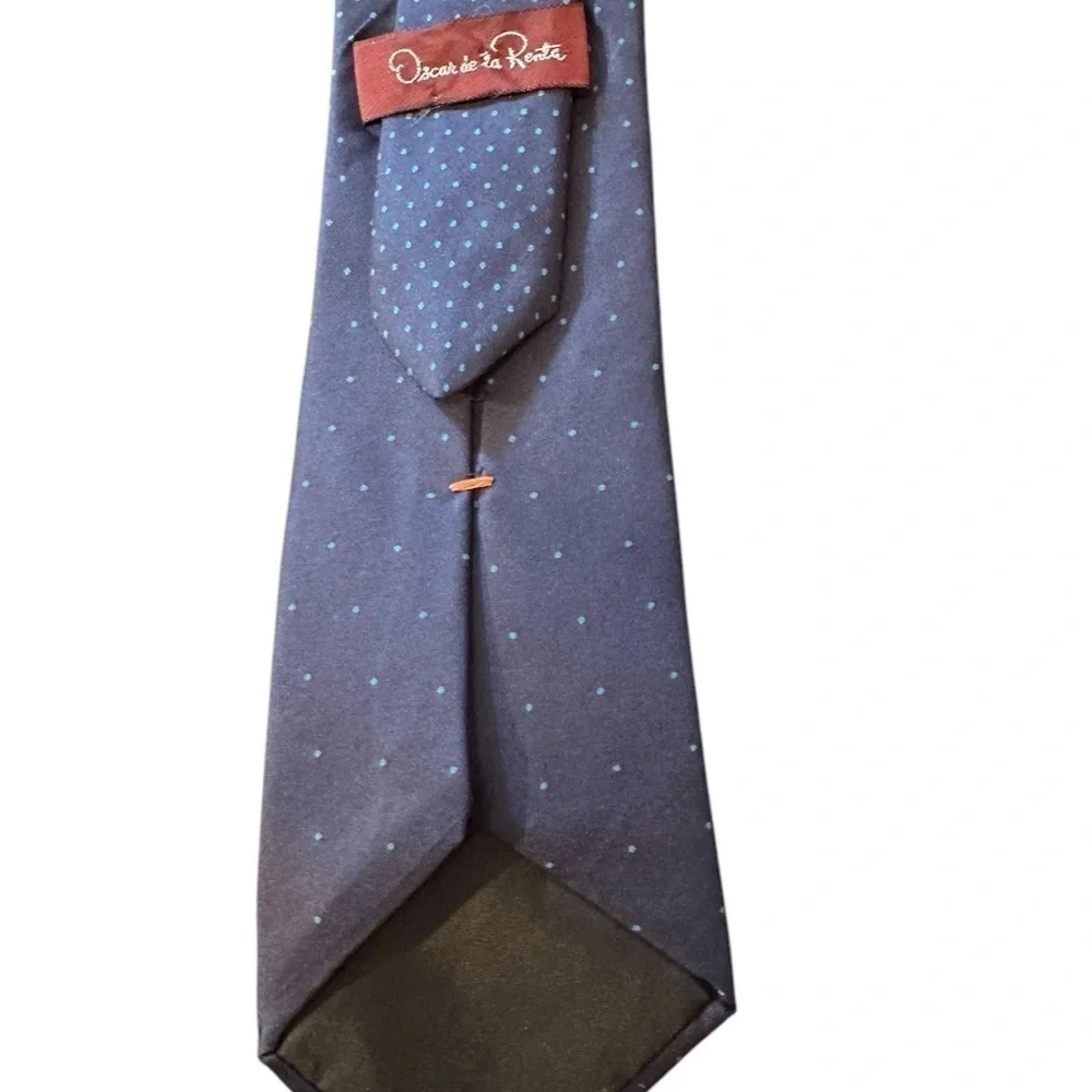 Oscar de la Renta Navy Blue Silk Necktie with Dotted Pattern